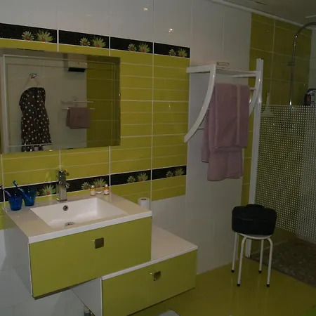 Maison Sarrau לינה וארוחת בוקר 3*