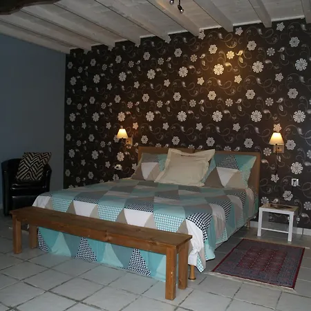 לינה וארוחת בוקר Maison Sarrau 3*