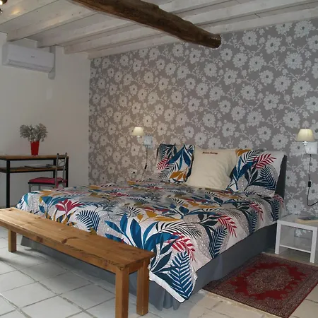 לינה וארוחת בוקר Maison Sarrau