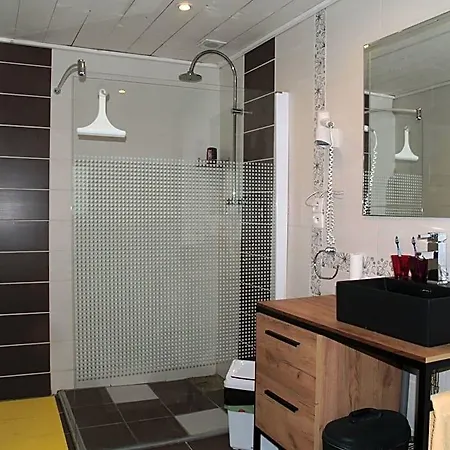 Couette-café Maison Sarrau 3*