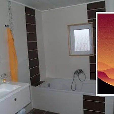 לינה וארוחת בוקר Maison Sarrau 3*