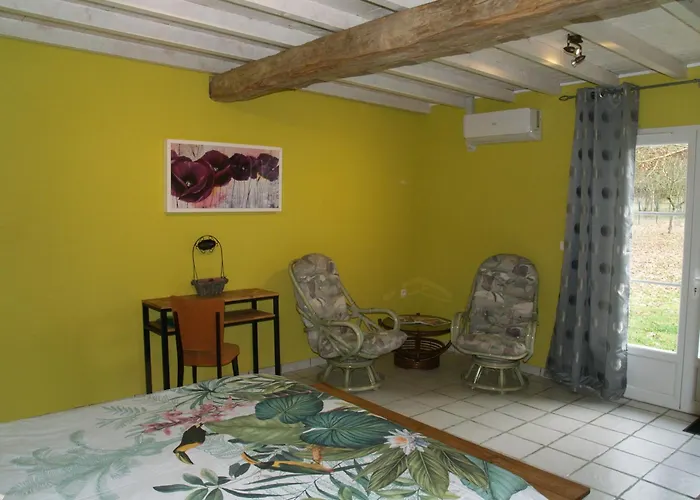 Maison Sarrau Bed and Breakfast 3*